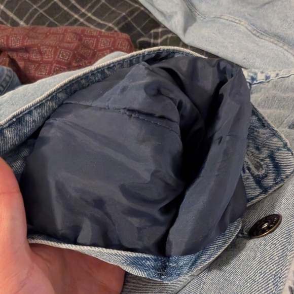 GUESS Light Blue Denim Jacket with White Sherpa Lining - Picture 7 of 7